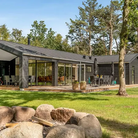 Zoya - From The Sea By Interhome * Hals